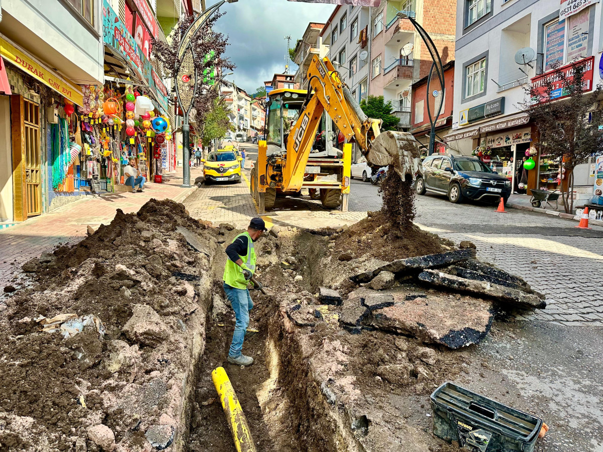 AYBASTI’DA DOĞALGAZ ÇALIŞMALARI SÜRÜYOR