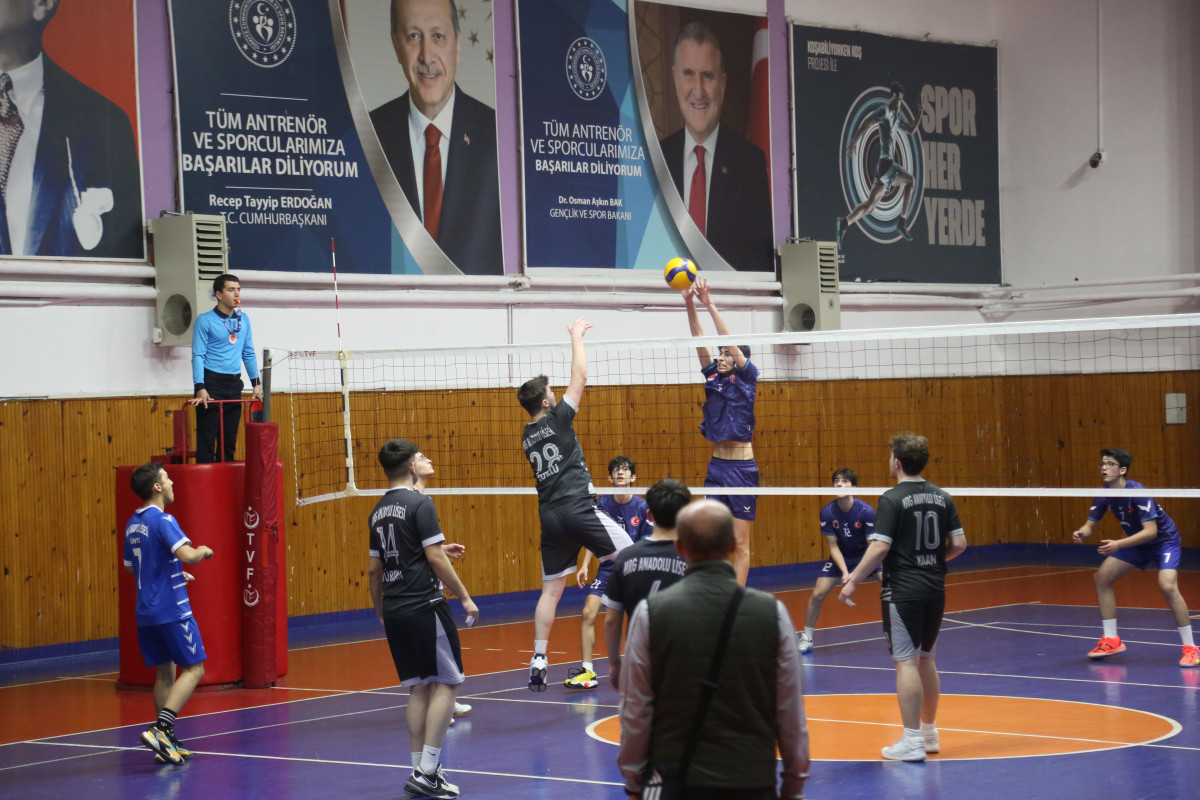 ORDU’DA VOLEYBOL GRUP MÜSABAKALARI HEYECANI